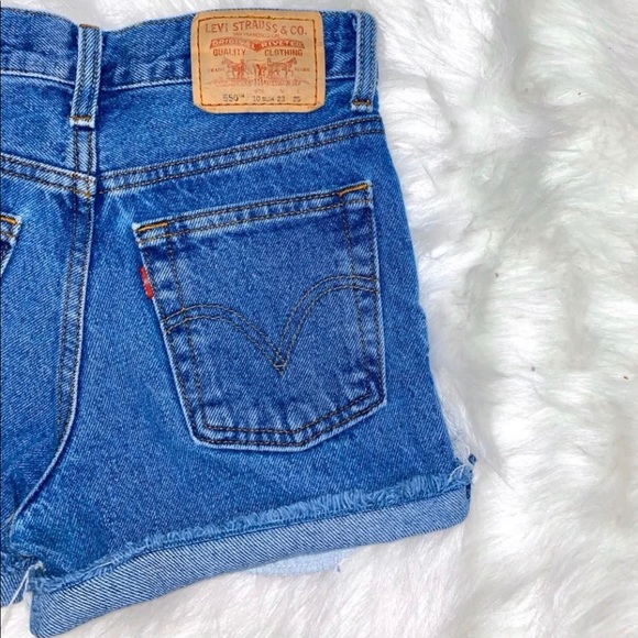 Levi shorts - Picture 2 of 3